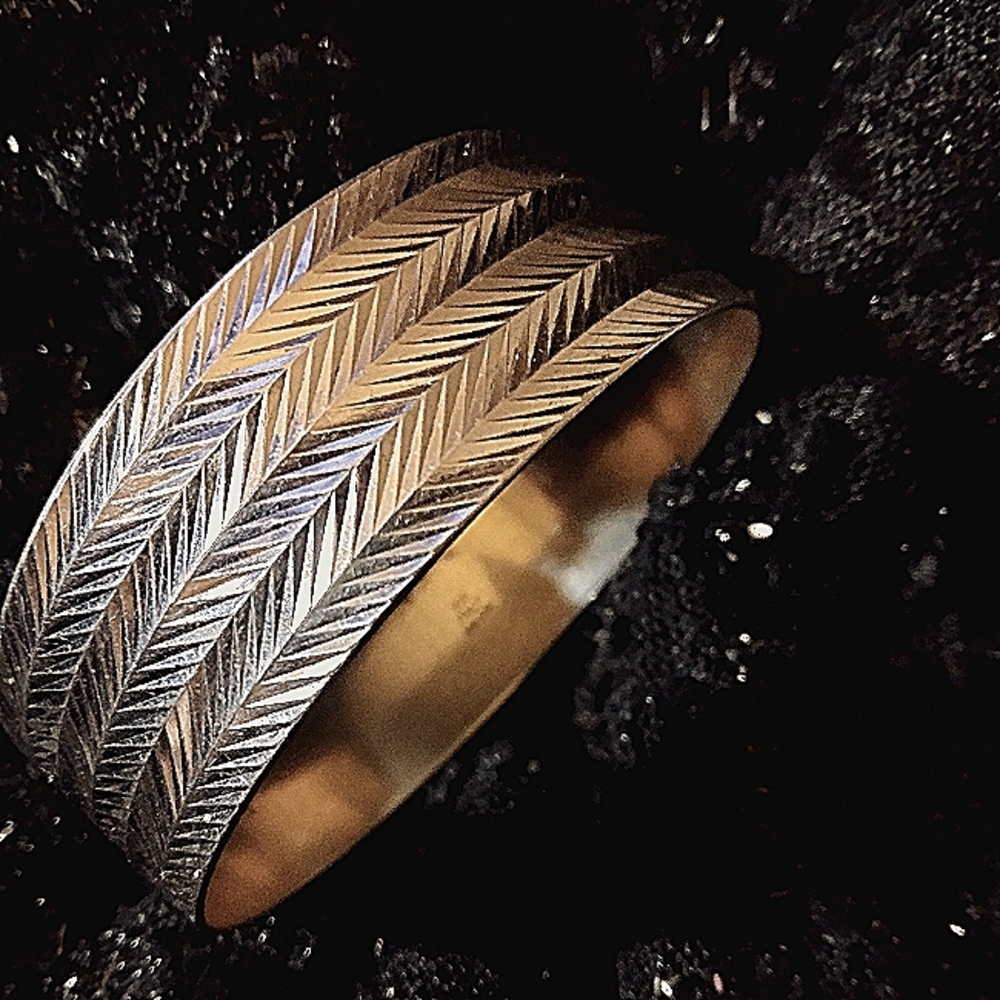 Sterling Silver Zig Zag Diamond Cut Dazzling Slip On Bangle
